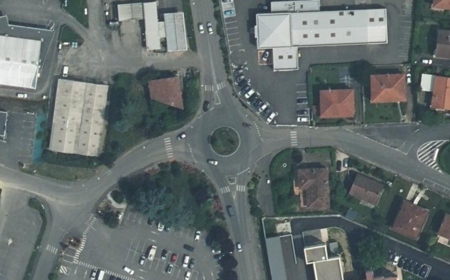Vue aérienne du Rond-point anonyme n°594512335