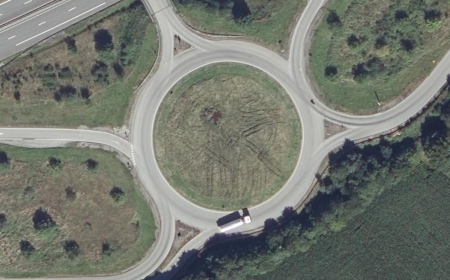 Vue aérienne du Rond-point anonyme n°594515065