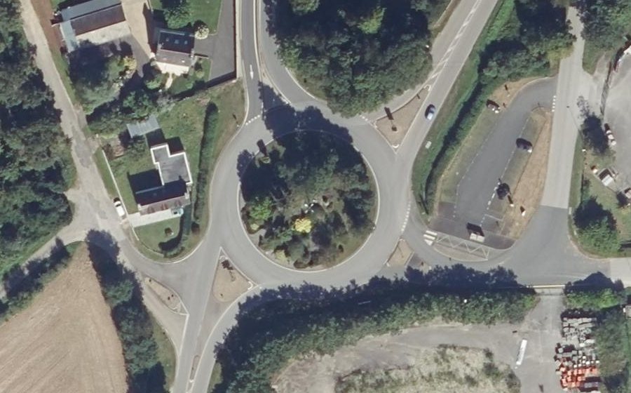 Vue aérienne du Rond-point anonyme n°594521165
