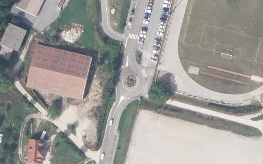 Vue aérienne du Rond-point anonyme n°594580256