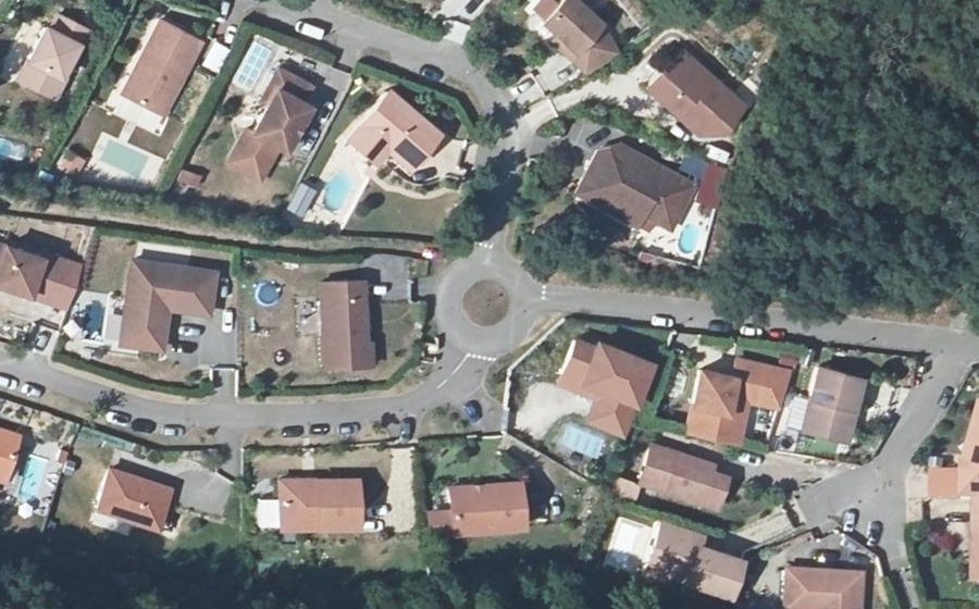 Vue aérienne du Rond-point anonyme n°594712425