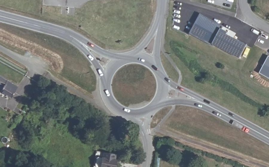 Vue aérienne du Rond-point anonyme n°595092116