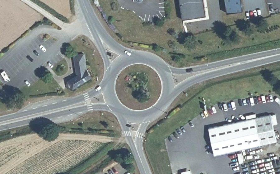 Vue aérienne du Rond-point anonyme n°595103890