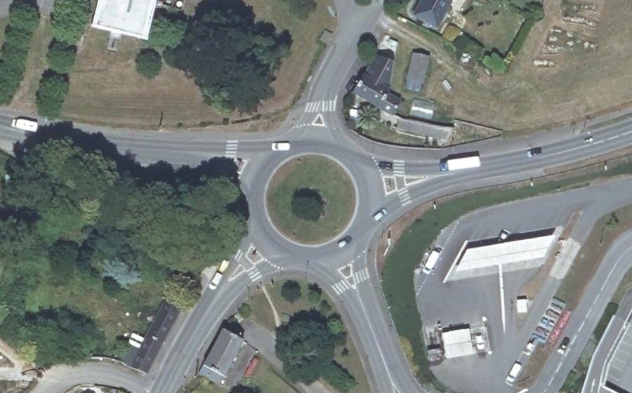 Vue aérienne du Rond-point anonyme n°595108855