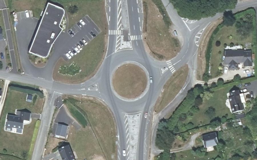 Vue aérienne du Rond-point anonyme n°595145550