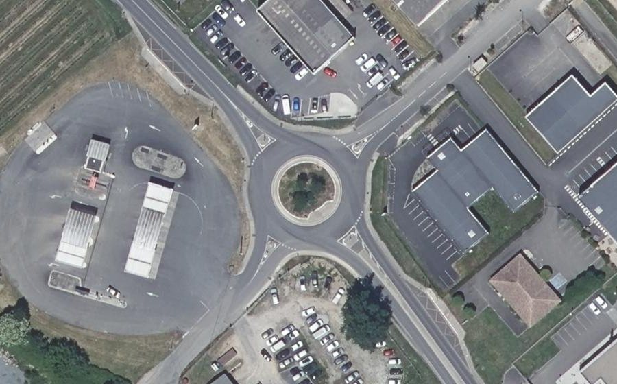 Vue aérienne du Rond-point anonyme n°595177841