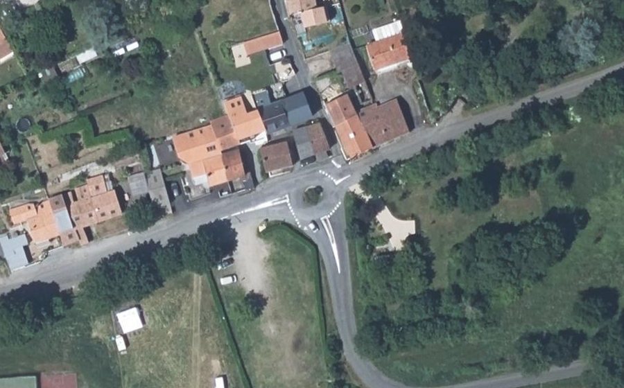 Vue aérienne du Rond-point anonyme n°595186955