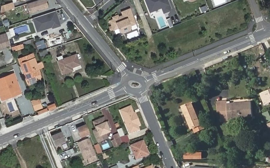 Vue aérienne du Rond-point anonyme n°595190161