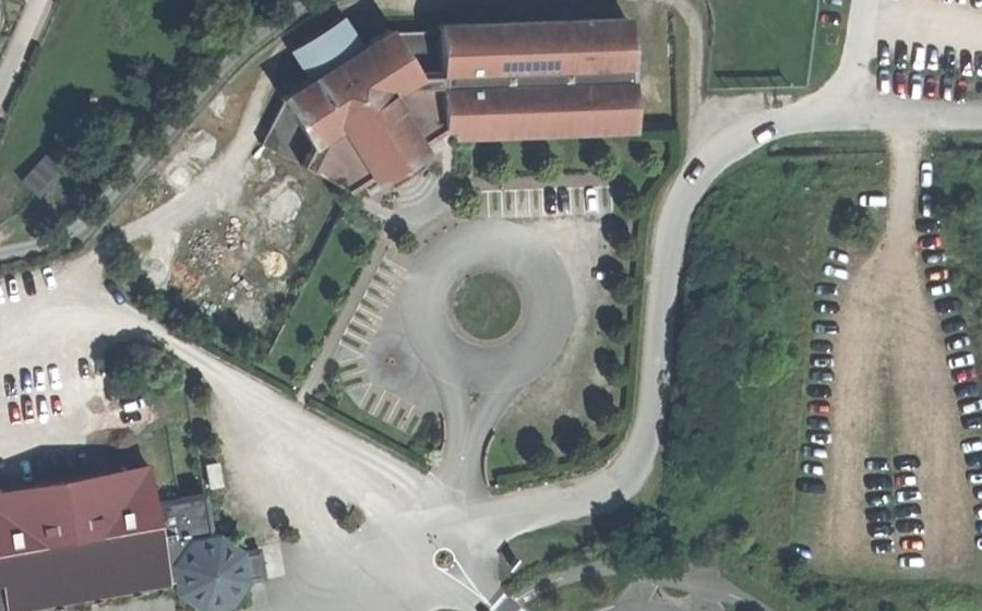 Vue aérienne du Rond-point anonyme n°595229080