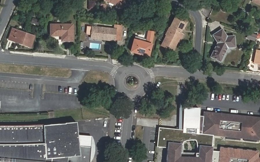 Vue aérienne du Rond-point anonyme n°59528881