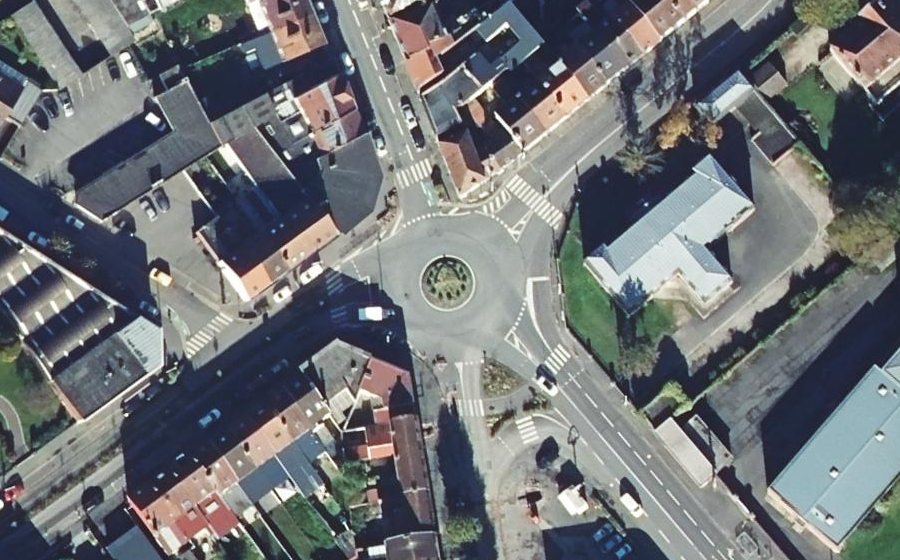 Vue aérienne du Rond-point anonyme n°59547360