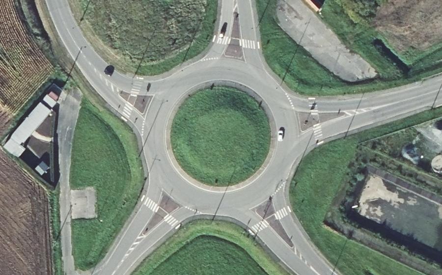 Vue aérienne du Rond-point anonyme n°59554977