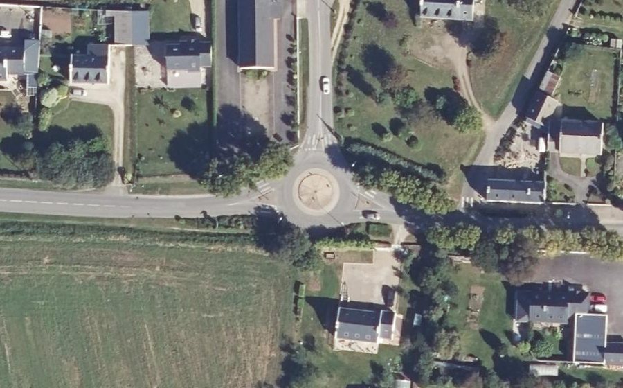 Vue aérienne du Rond-point anonyme n°595583088