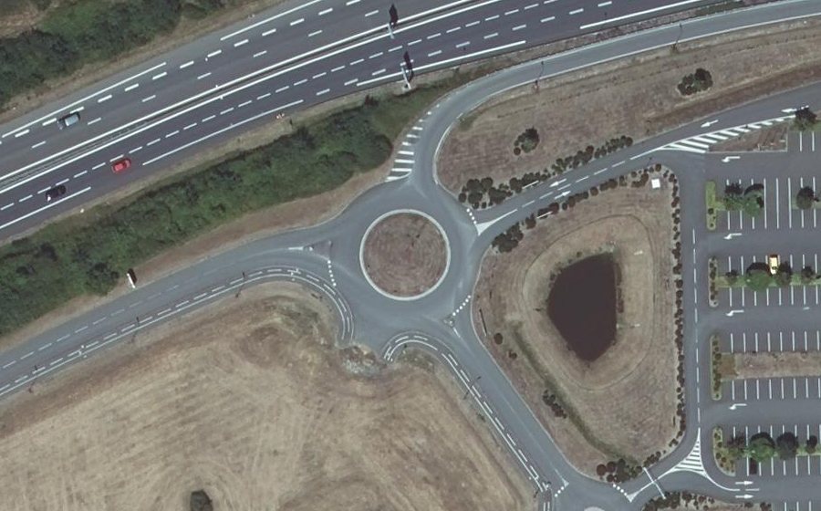Vue aérienne du Rond-point anonyme n°595901236