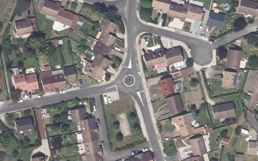 Vue aérienne du Rond-point anonyme n°596100456