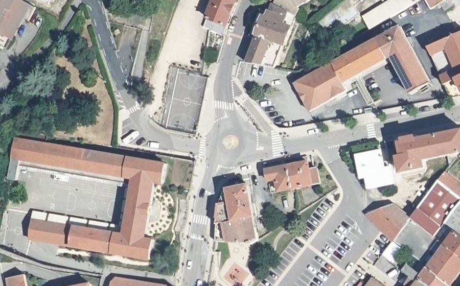Vue aérienne du Rond-point anonyme n°596162287