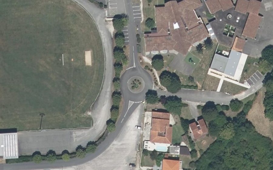 Vue aérienne du Rond-point anonyme n°596179165