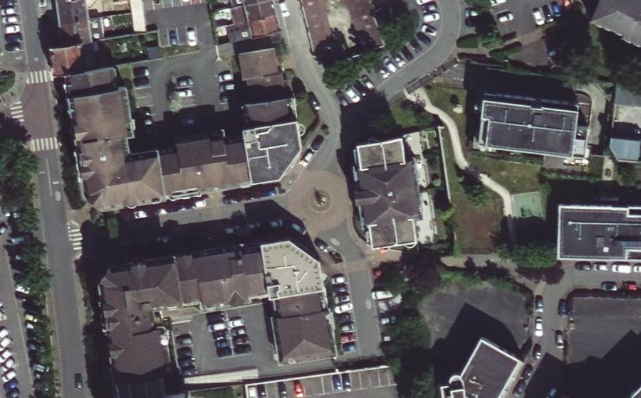 Vue aérienne du Rond-point anonyme n°59618090
