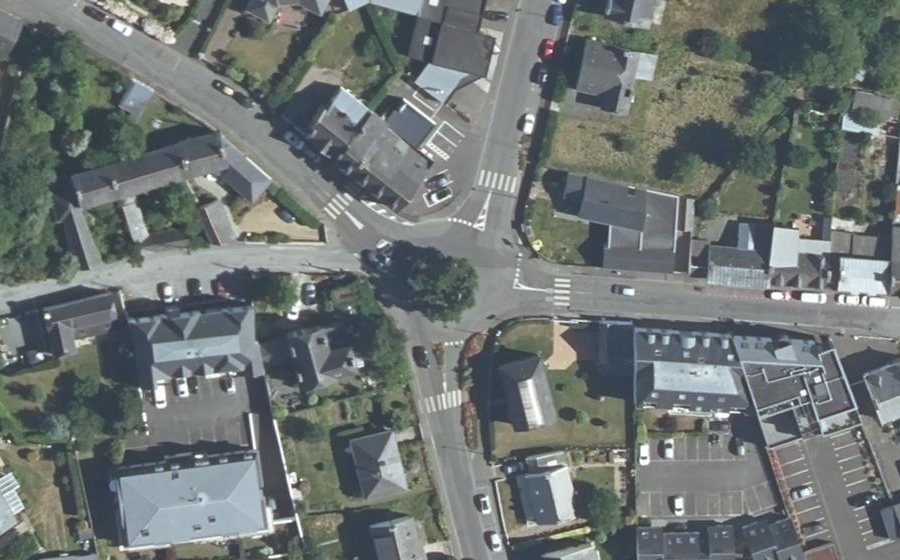 Vue aérienne du Rond-point anonyme n°596413220