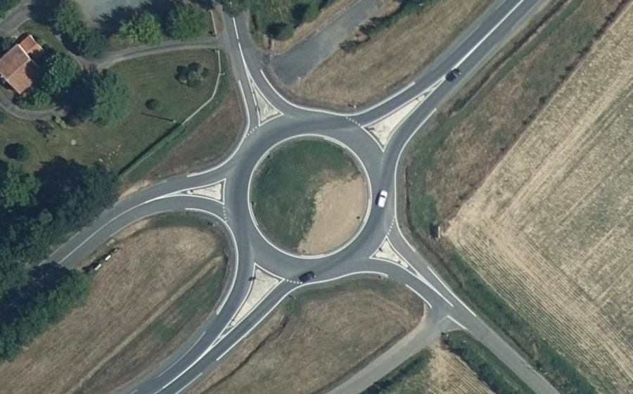 Vue aérienne du Rond-point anonyme n°596417323