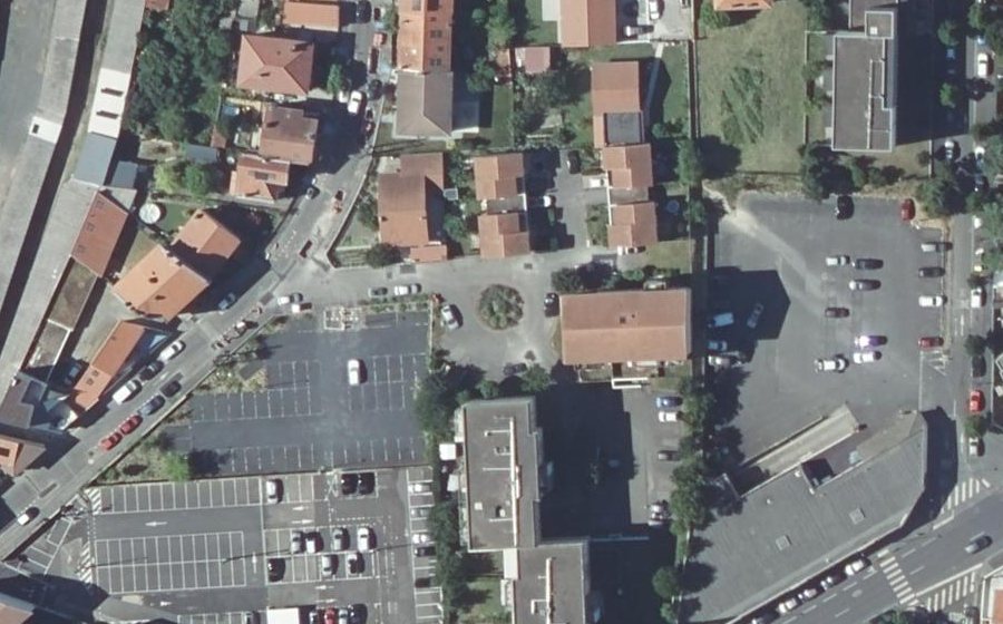 Vue aérienne du Rond-point anonyme n°596552262