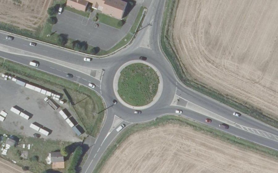 Vue aérienne du Rond-point anonyme n°596565037