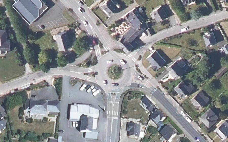 Vue aérienne du Rond-point anonyme n°596786980