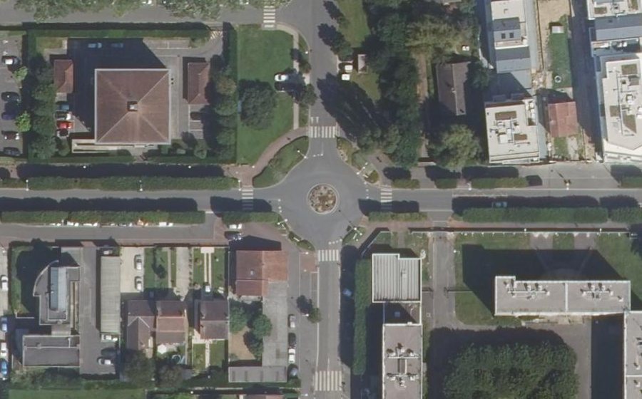 Vue aérienne du Rond-point anonyme n°597158060