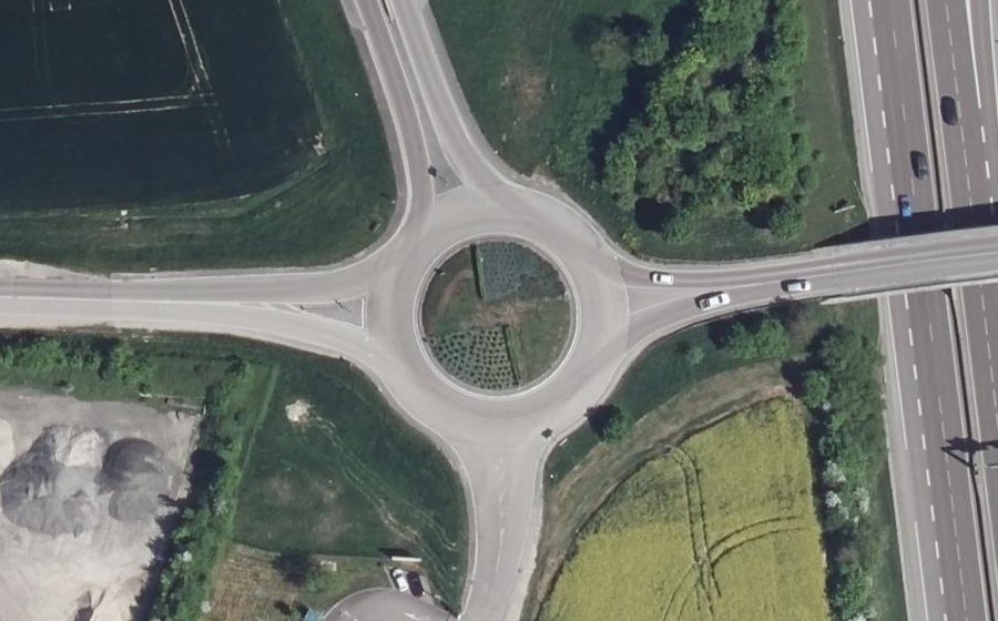 Vue aérienne du Rond-point anonyme n°59721311