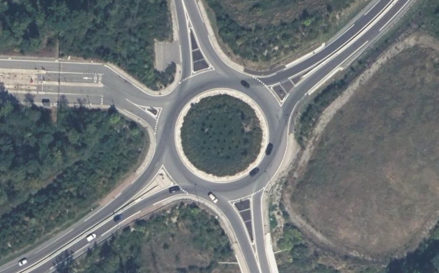 Vue aérienne du Rond-point anonyme n°597316664