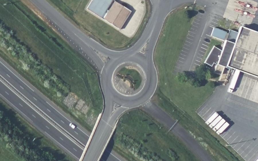 Vue aérienne du Rond-point anonyme n°59745332