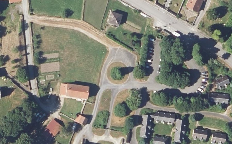 Vue aérienne du Rond-point anonyme n°598129873