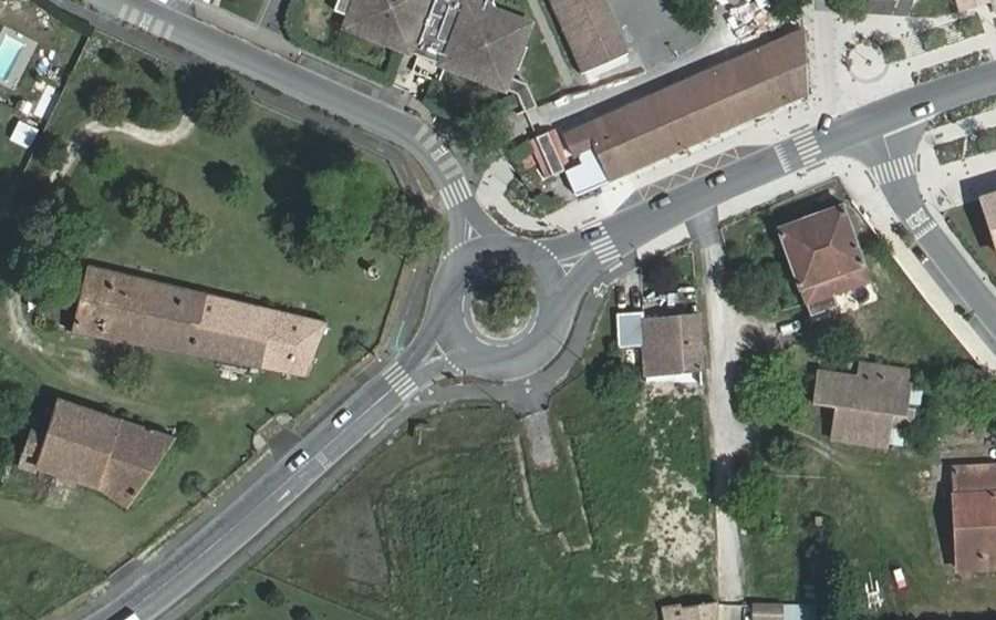 Vue aérienne du Rond-point anonyme n°598212795