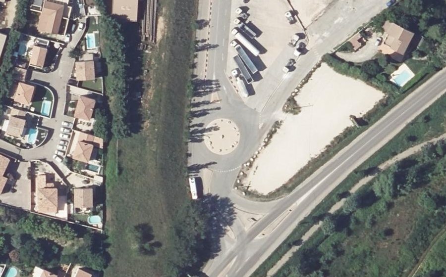 Vue aérienne du Rond-point anonyme n°598263711