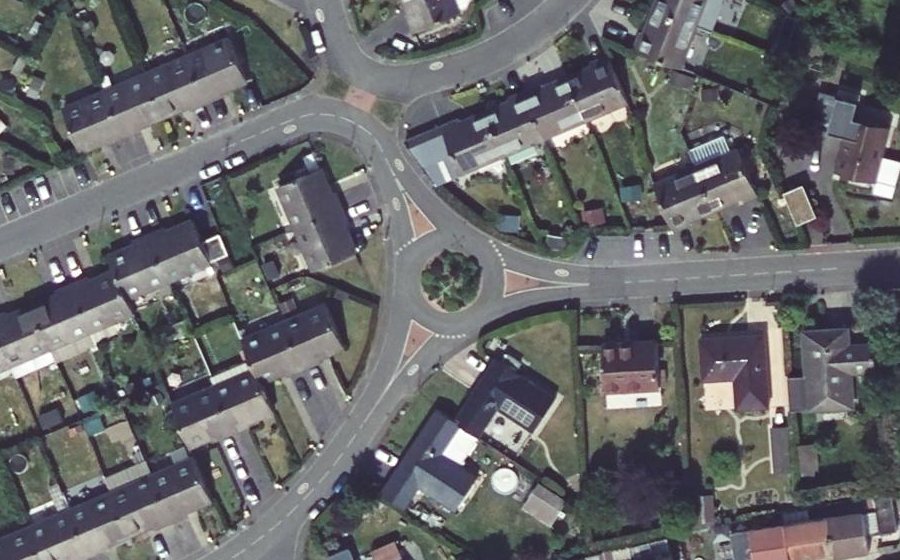 Vue aérienne du Rond-point anonyme n°59836647