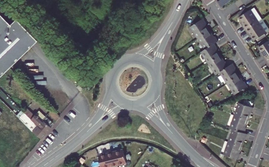 Vue aérienne du Rond-point anonyme n°59836655