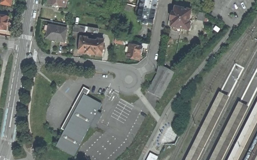 Vue aérienne du Rond-point anonyme n°598491084