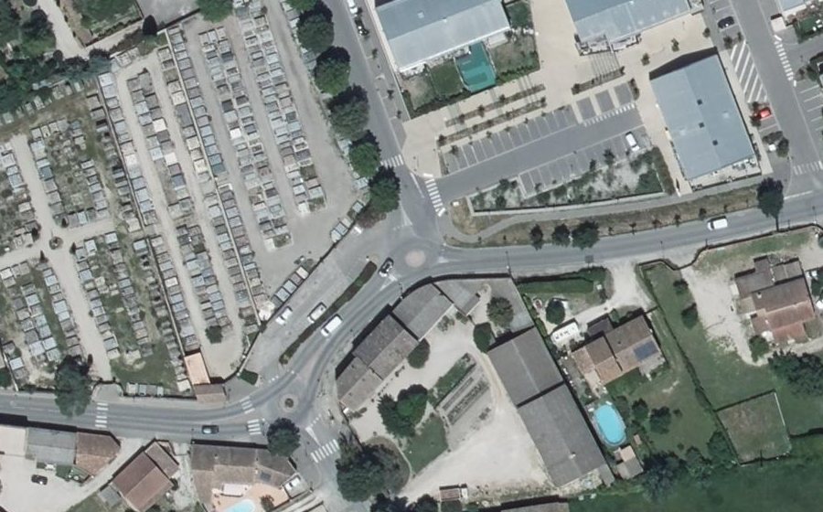 Vue aérienne du Rond-point anonyme n°598526085