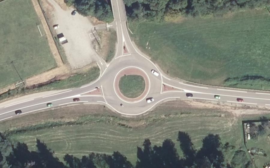 Vue aérienne du Rond-point anonyme n°598584866
