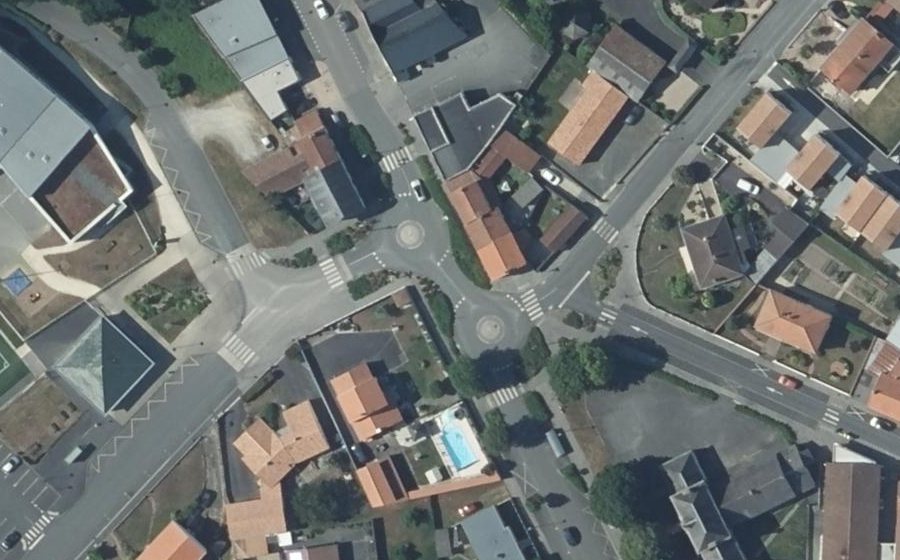 Vue aérienne du Rond-point anonyme n°598601674