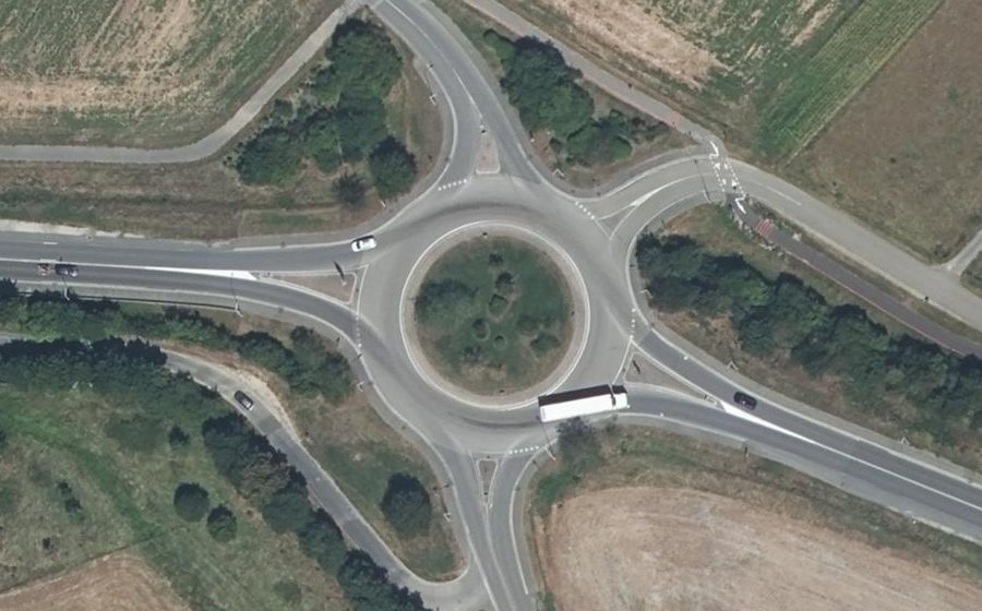 Vue aérienne du Rond-point anonyme n°598656024