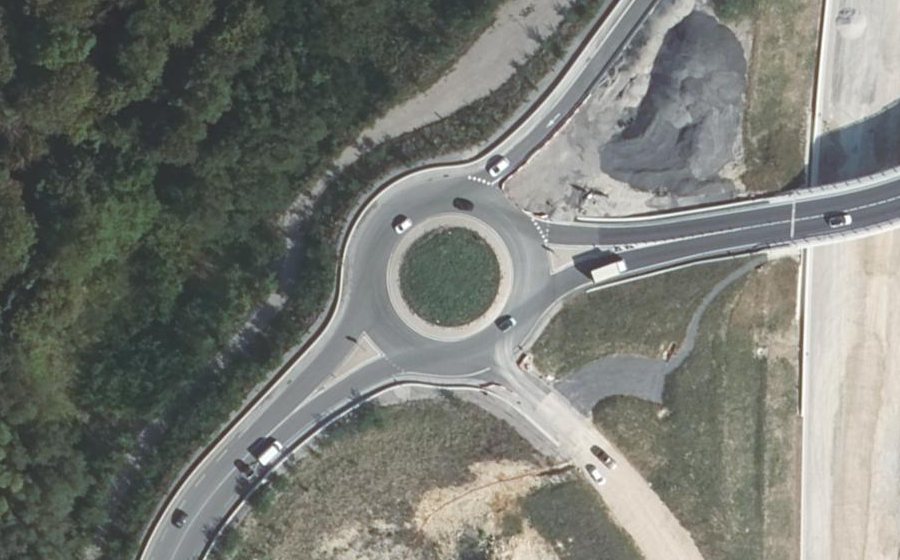 Vue aérienne du Rond-point anonyme n°598806187