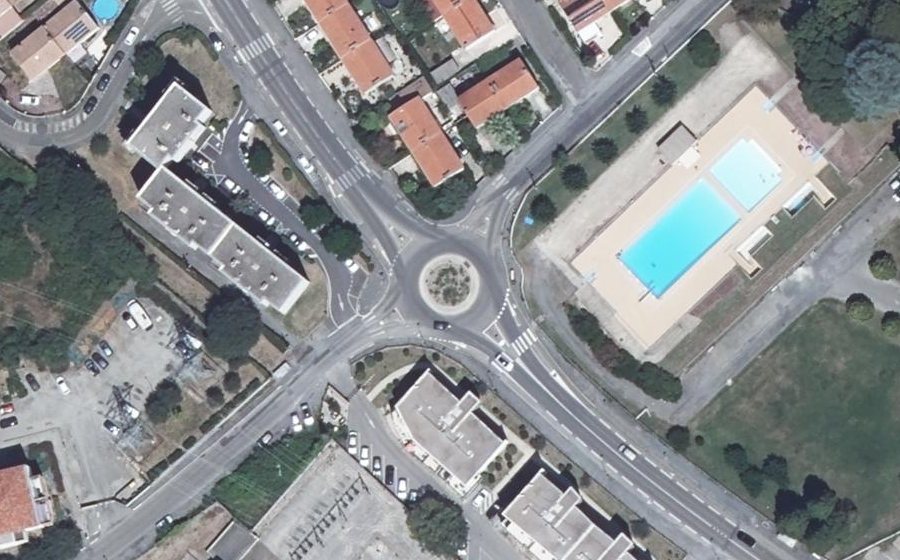 Vue aérienne du Rond-point anonyme n°598954188