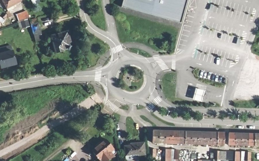 Vue aérienne du Rond-point anonyme n°59920653