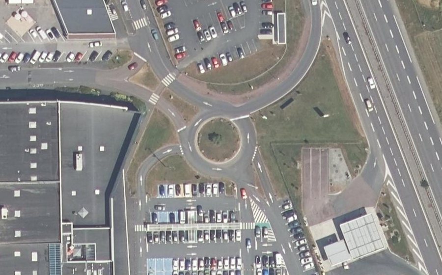 Vue aérienne du Rond-point anonyme n°59922700