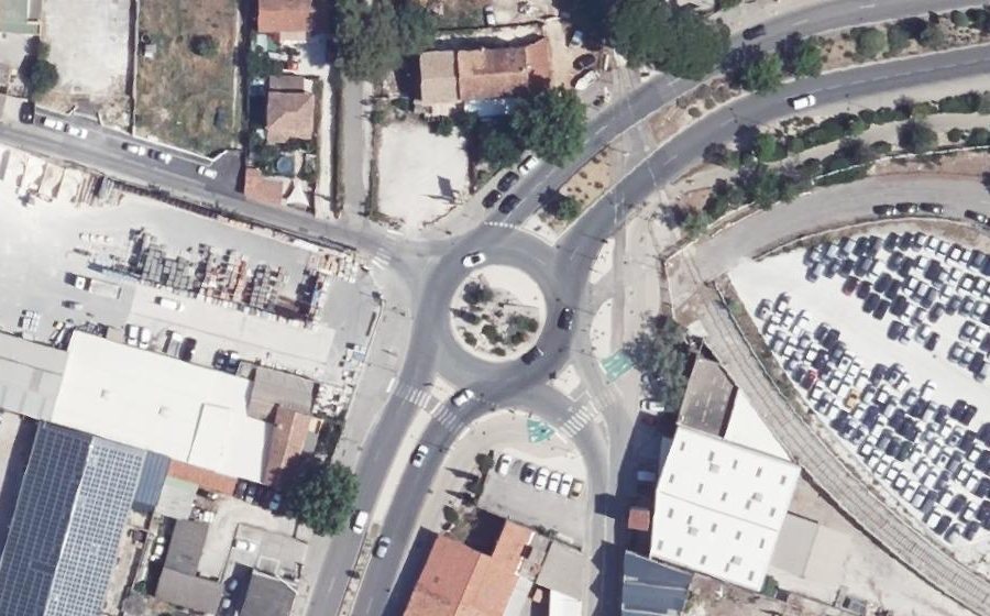 Vue aérienne du Rond-point anonyme n°599333065