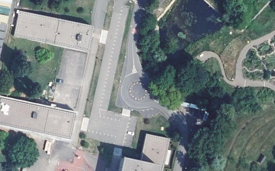 Vue aérienne du Rond-point anonyme n°599381629
