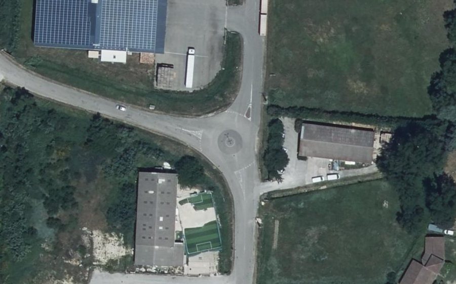 Vue aérienne du Rond-point anonyme n°599399266
