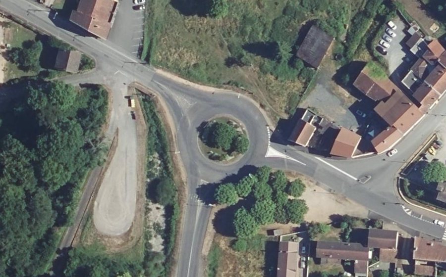 Vue aérienne du Rond-point anonyme n°59995349