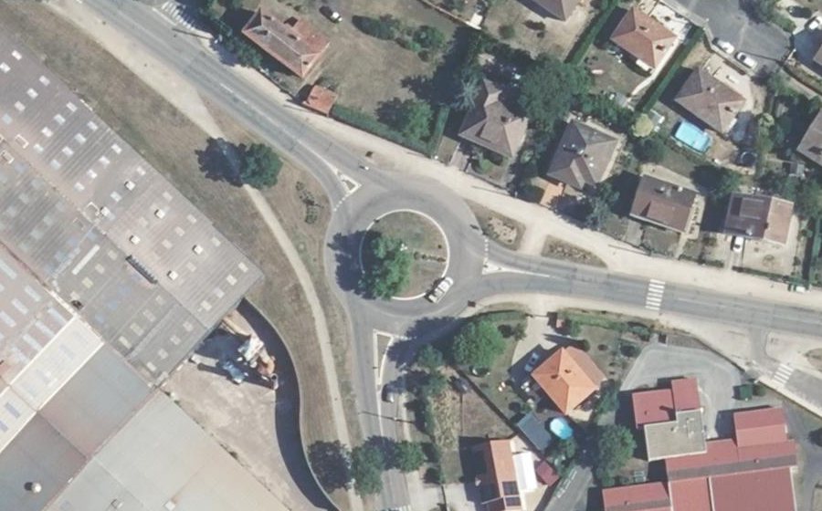 Vue aérienne du Rond-point anonyme n°59996237